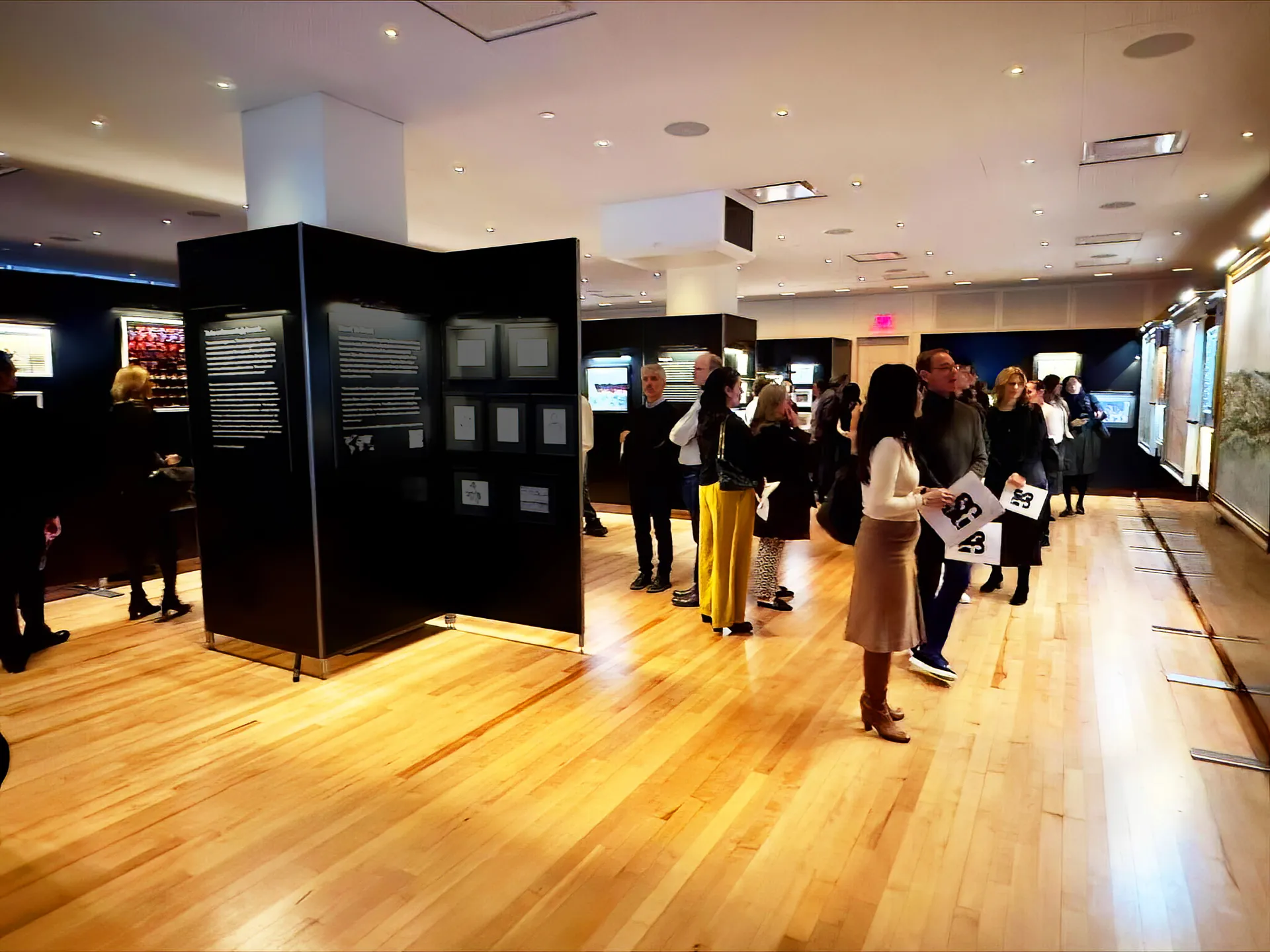 Portable partition wall event gallery